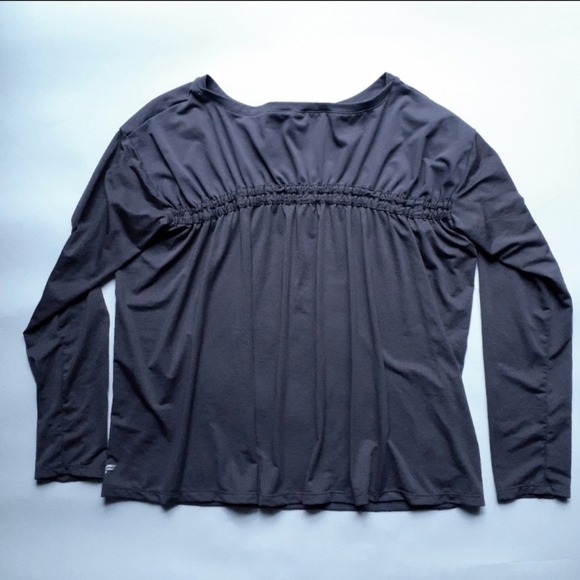 Fabletics women chinced back dark gray long sleeve top, size Medium - Picture 7 of 12